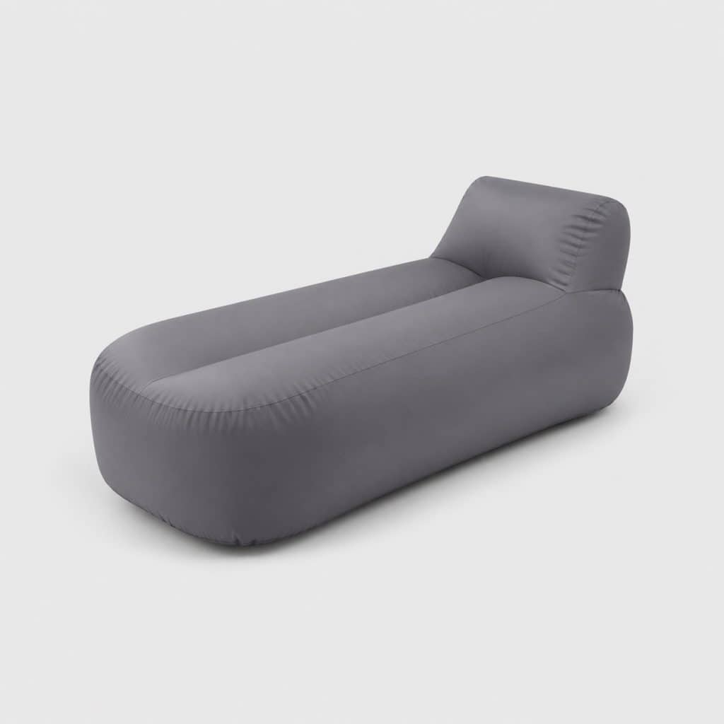 Hamac gonflable canapé gris installé sur une pelouse