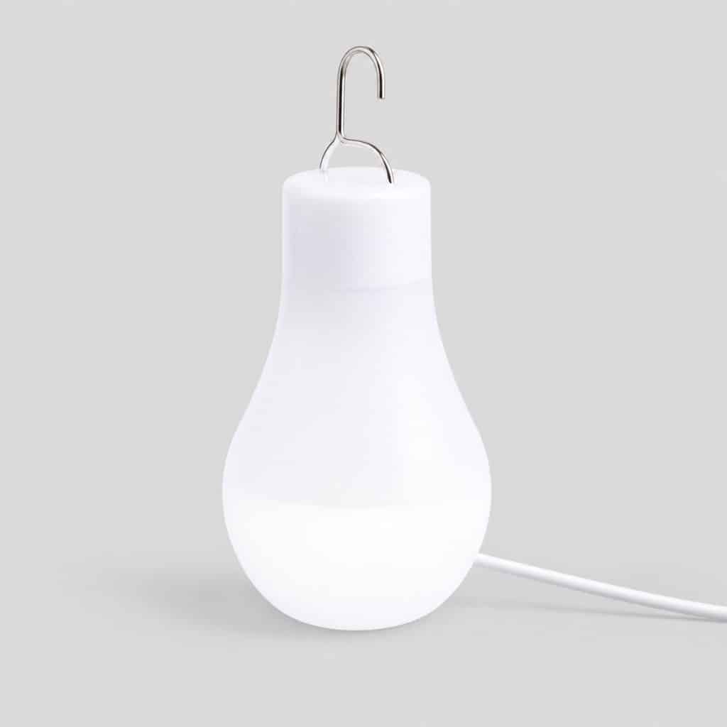 Lanterne de camping a crochet 12V, vue de face sur fond clair