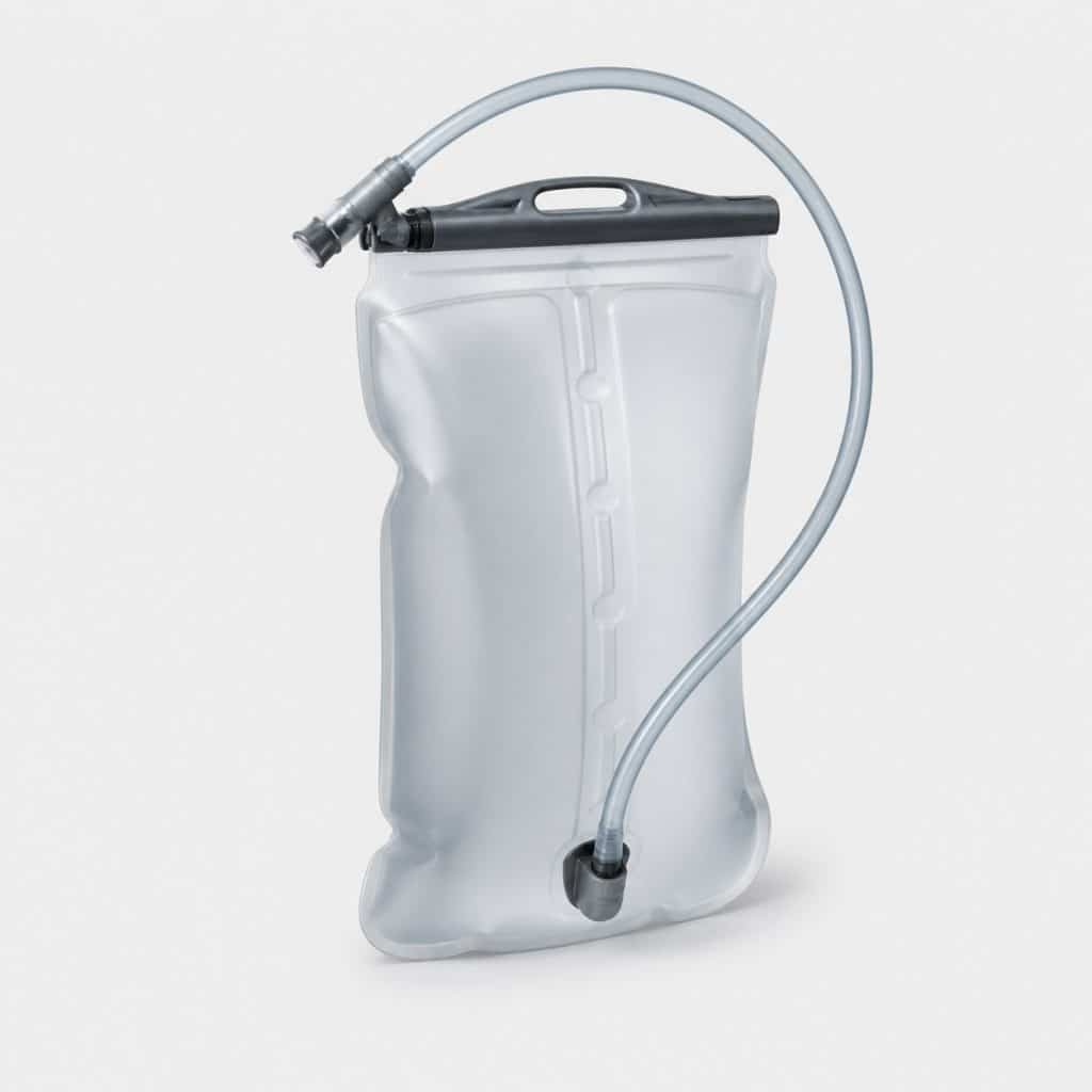 Poche a eau premium a valve auto-obturante, vue de face sur fond clair