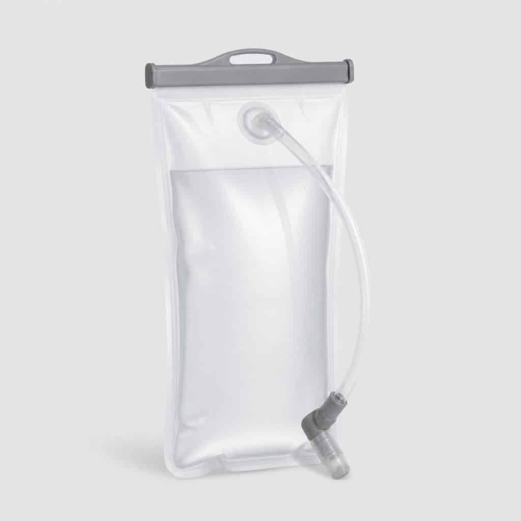 Poche a eau souple 2 litres, vue de face sur fond clair