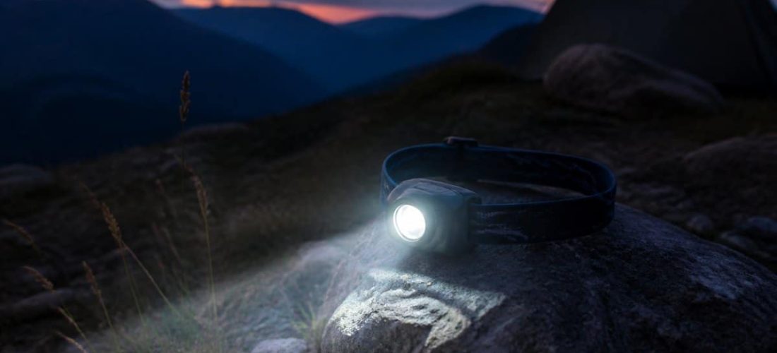 Le lumen ne dit pas tout : l'optique, le mode et l'autonomie annoncée comptent autant. Voici comment lire une fiche tech